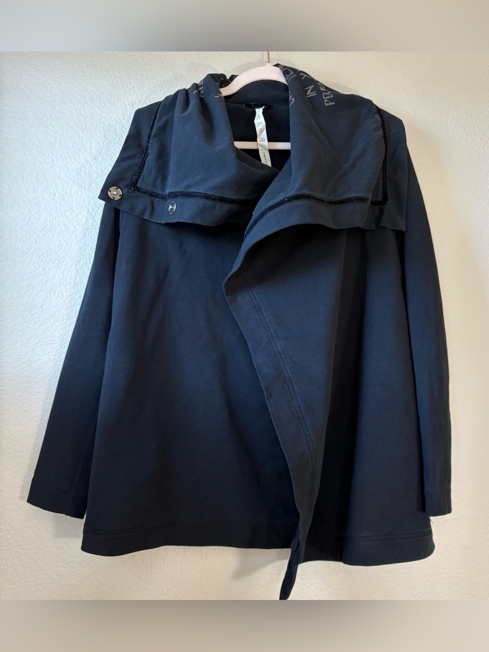 Lululemon Size 6 Black Asymmetrical Wrap Jacket Snap Collar Yoga‎ Athleisure